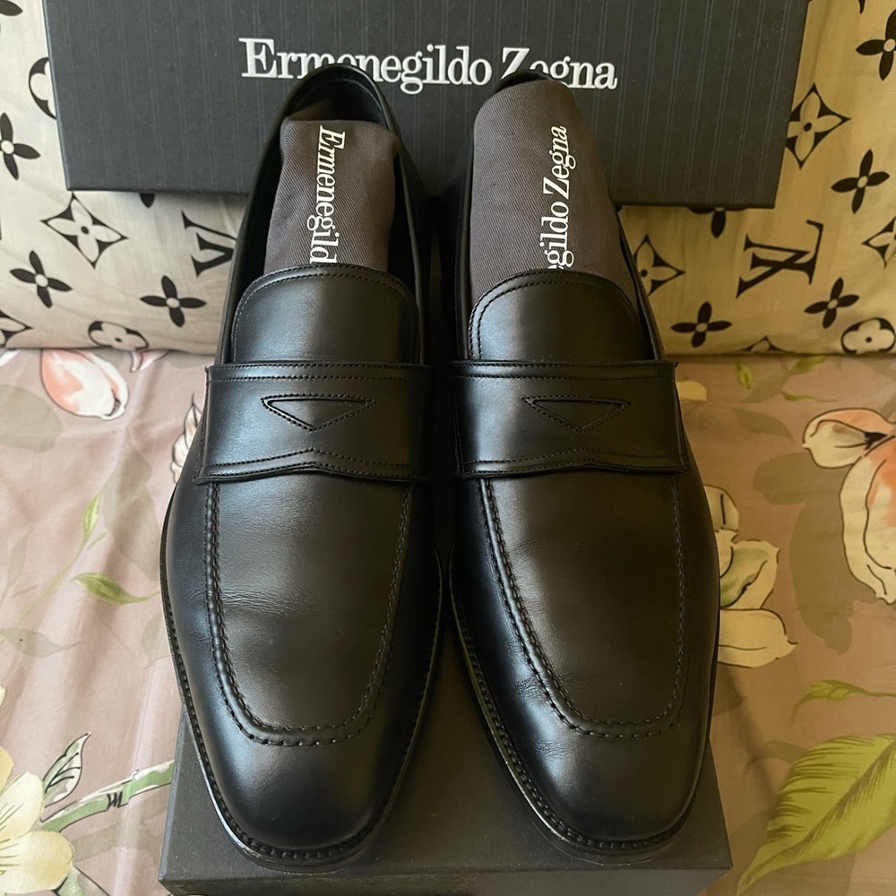 Ermenegildo Zegna dress casual calf skin black penny loafer. Condition brand new